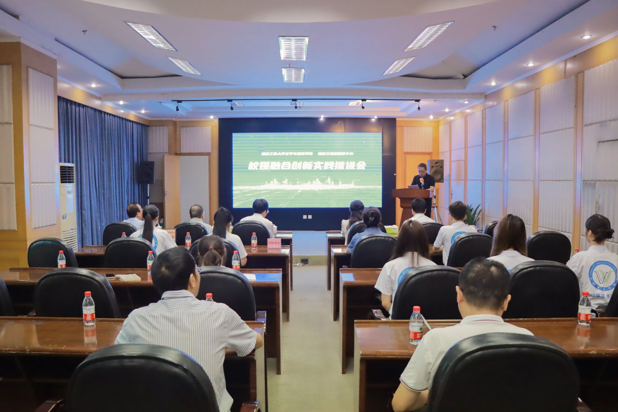 重庆工商大学文学与新闻学院与重庆三峡融媒体中心联合开展校媒融合创新实践